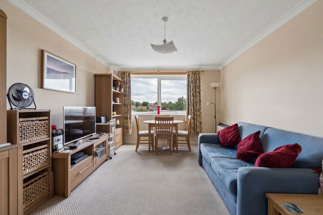 103 Windsor Drive, High Wycombe photo 3