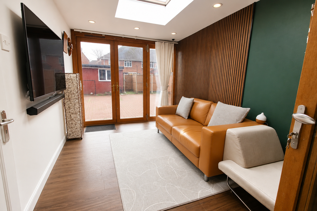 13, Central Avenue, South Ockendon photo 3