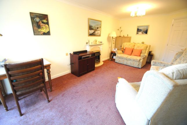 9 St Michaels Court, Cheltenham Road, Cheltenham photo 3