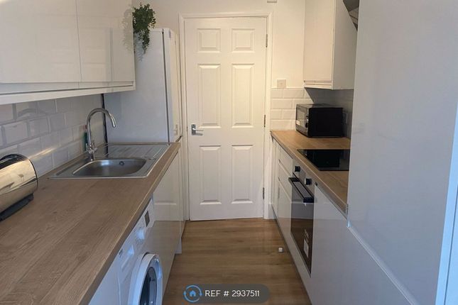 Flat, Cranmer Court Richmond Road, Kingston Upon Thames photo 5