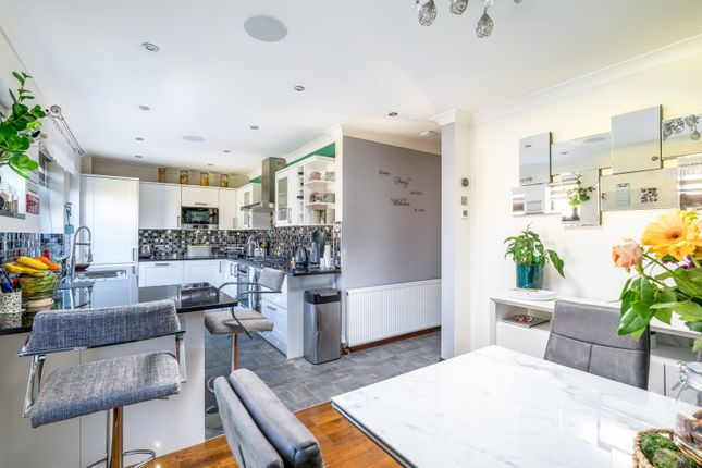 26, Hunters Way, Welwyn Garden City photo 2