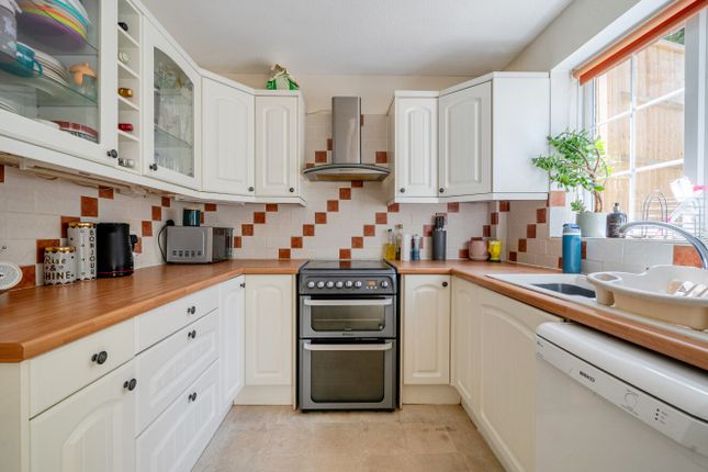 15, Hillspur Road, Surrey photo 4