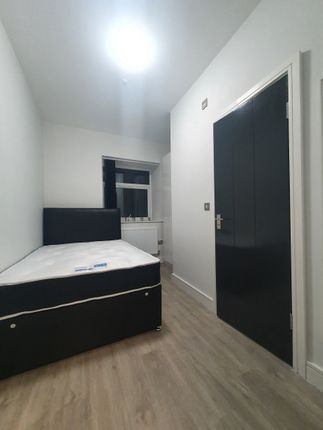 Room to rent in Castle Lane, Roath