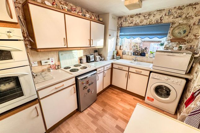 4, Minehead Close, Corby photo 3
