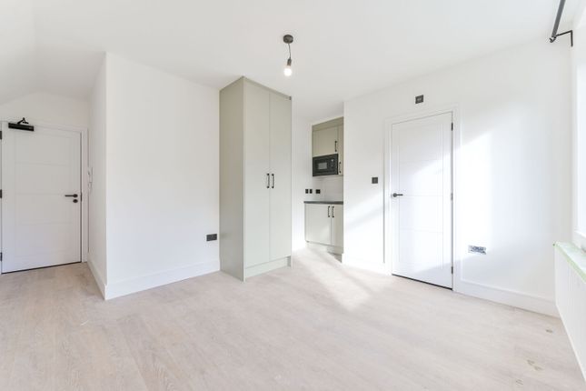Montpelier Road, London, Ealing photo 3