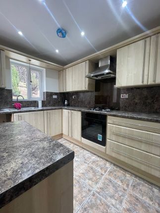 7, Sable Crest, Bradford photo 4