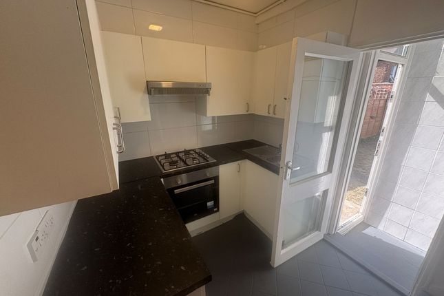 212, Cowick Road, London photo 3