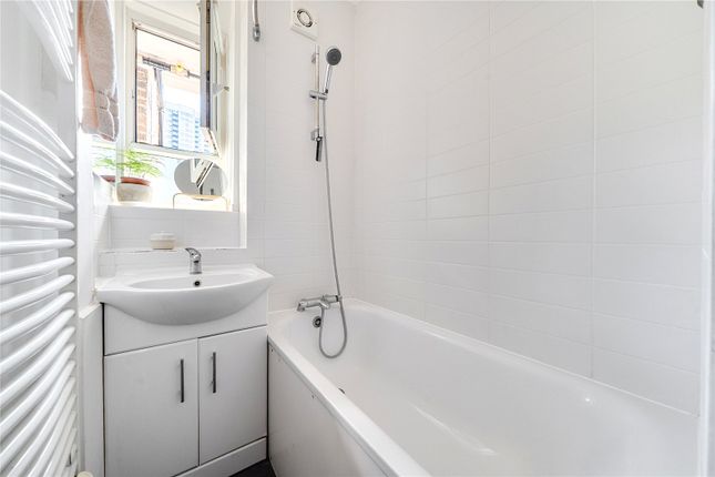 Flat 40, Martin House,, Falmouth Road, London photo 4