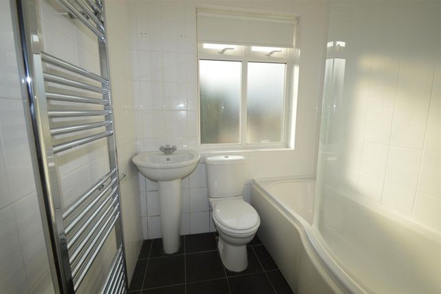 64 Vicarage Lane, London photo 2