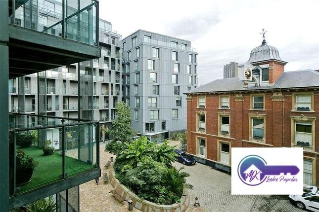 Thumbnail Flat to rent in Great Sutton Street, London