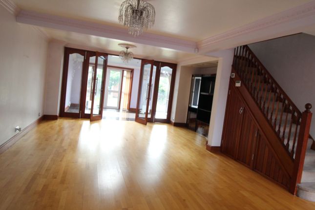 11, Broomgrove Gardens, Edgware photo 2