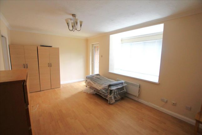 39, Mahon Close, Middlesex photo 4