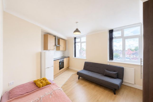 Flat 4, 168A Heston Road, Heston photo 4