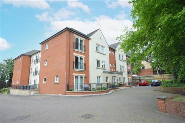 Flat to rent in Greenbanks, Woodthorpe Drive, Nottingham