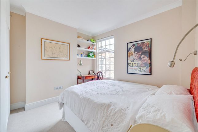 Flat for sale in Wingrave Road, Fulham, London