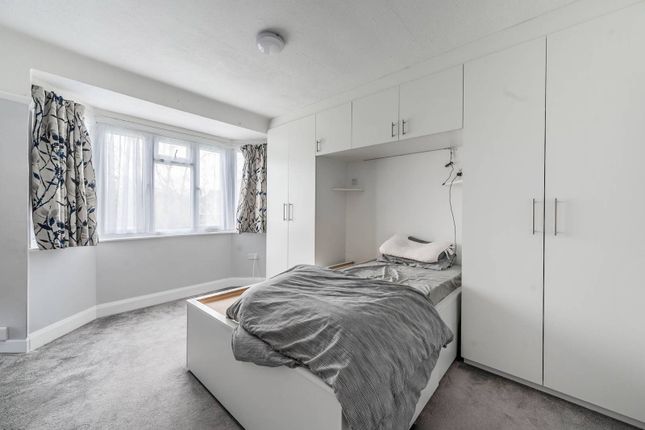 2-bed flat on LOWTHER ROAD, Kenton, £325,000