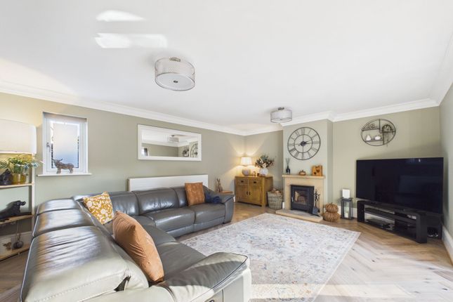 10 Thatchers Croft, Matlock photo 2