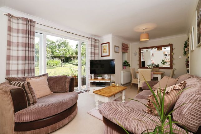 16, Cadnam Crescent, Salisbury photo 3