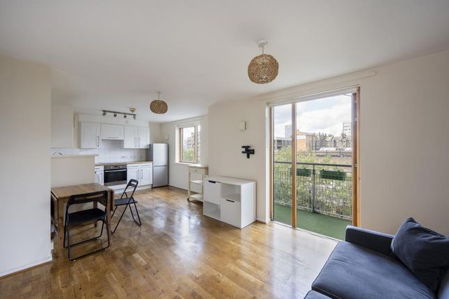 Thumbnail Flat to rent in Cremer Street, London