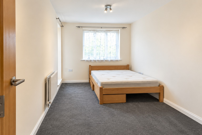 175, Stanley Road, London photo 4