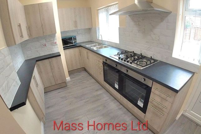 14, Crescent Range, Manchester photo 2