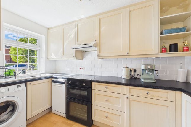 11, Orchard Drive, Buckinghamshire photo 3