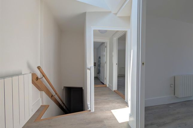 Flat 2, 10, Fairfax Place, Dartmouth photo 5