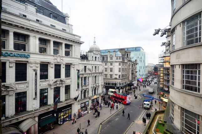 1-bed flat on Haymarket, St James's, £4,334/mo