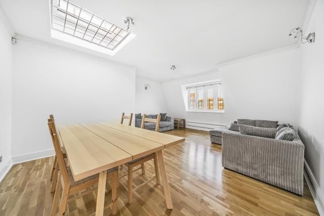 Penthouse B Wellington Court, 55-67, Wellington Road, London photo 4