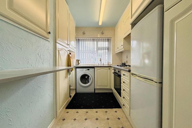 5, Layton Park Croft, Leeds photo 3