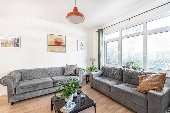 11, Crimsworth Road, London photo 3