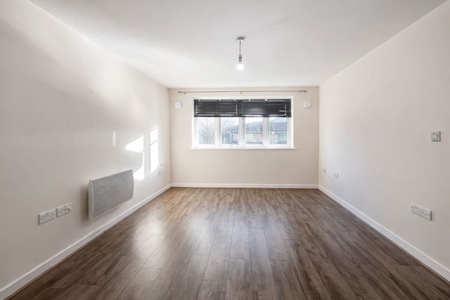 Flat 2 Centrika,, Bath Road, Slough photo 3