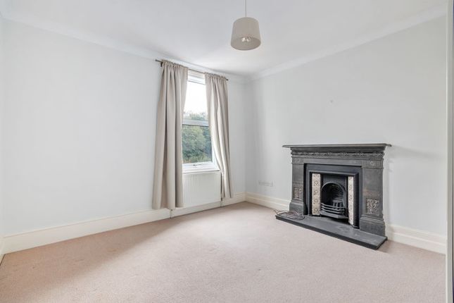 40 Hendham Road, London photo 3