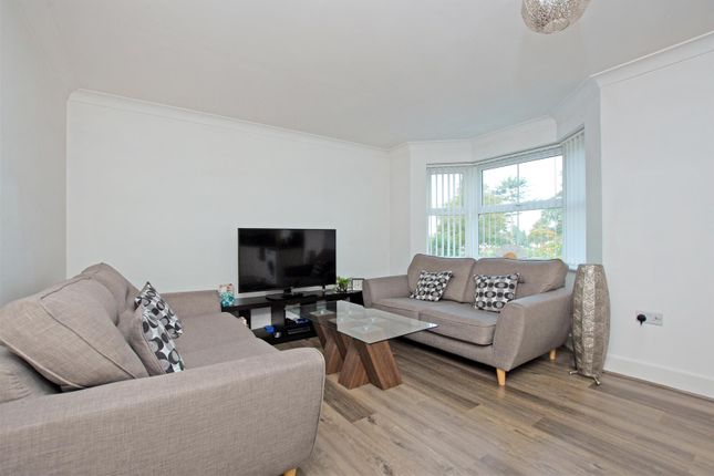Flat to rent in Tobermory Close, Langley, Slough