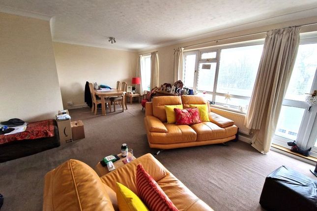 104, Dove Park, Hatch End photo 4