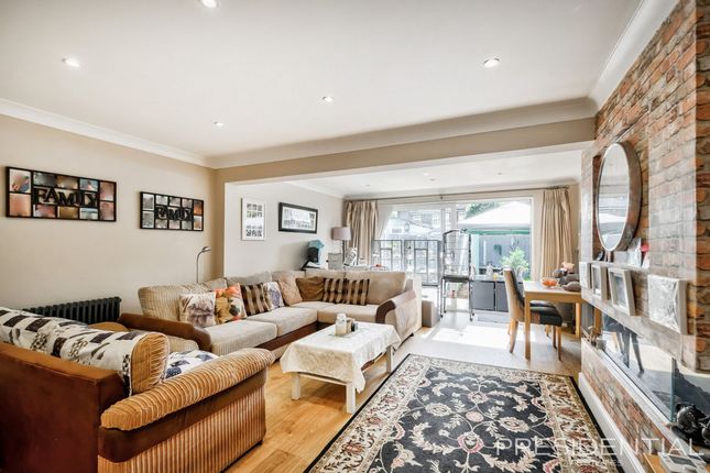 101 Thornhill, Epping photo 2