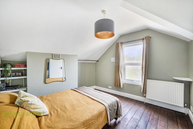 Top Floor  Flat, 1, Colby Road, London photo 4