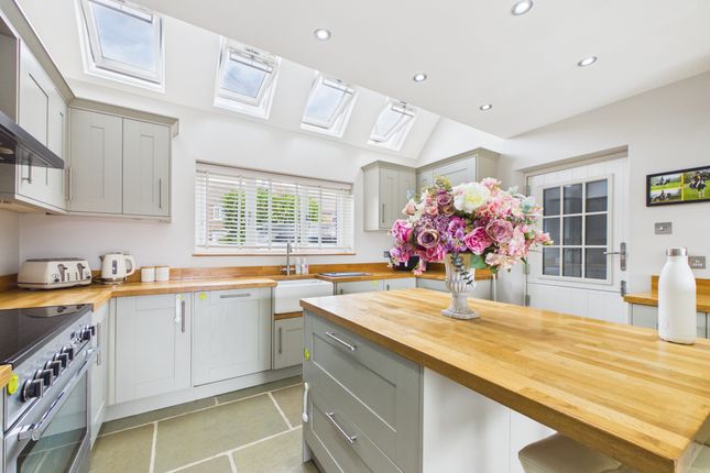 12 Church Close, Horsham photo 3