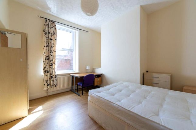 11, Walker House,, Phoenix Road, London photo 4