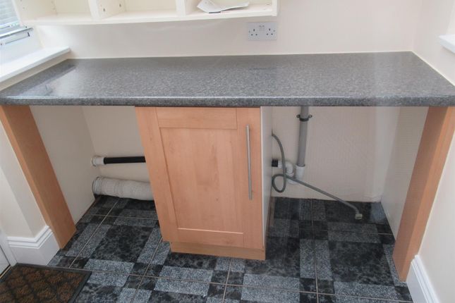 Terraced house to rent in East View, Kippax, Leeds