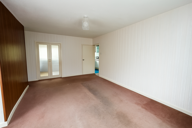 23, Bedford Avenue, Camberley photo 3