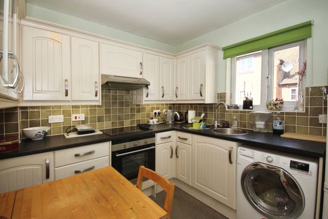 25, Priory Walk, Warwick photo 4