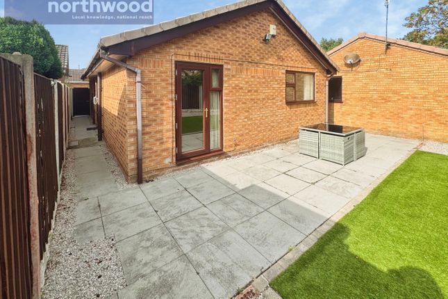 12, Brightwell Close, Upton photo 2