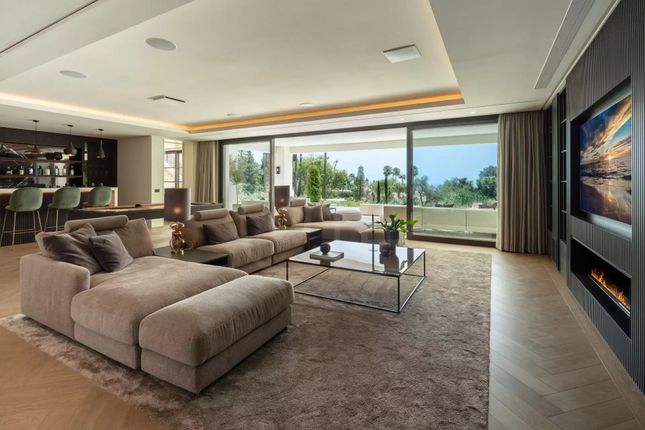 Villa for sale in Marbella, 29600, Spain