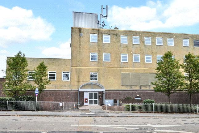 2-bed flat on Flat 14, 46, London Road, Camberley, £103,000