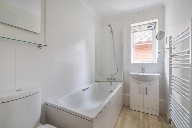 Flat 5, Beech Court, Grayswood Road, Haslemere photo 4