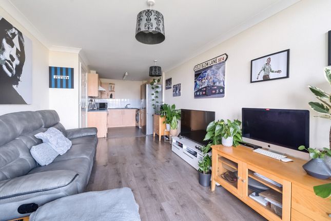 Flat for sale in Maltings Close, London