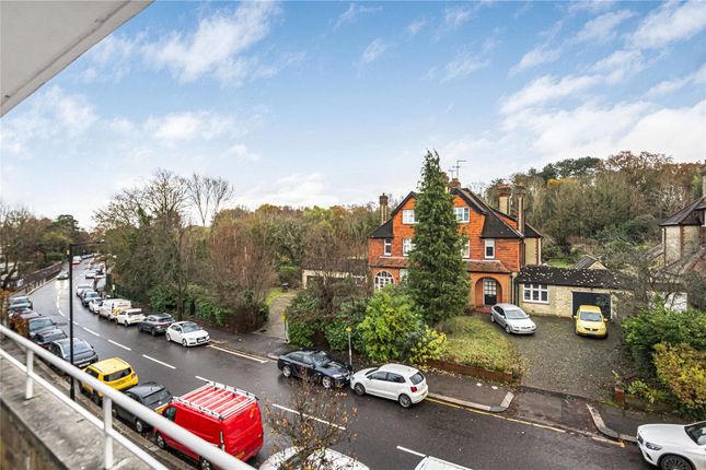 Flat for sale in Crescent West, Hadley Wood
