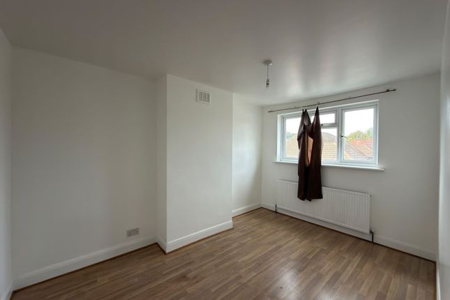 Longspring, Watford photo 3