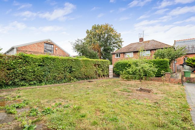 3, Betchworth Close, Sutton photo 2